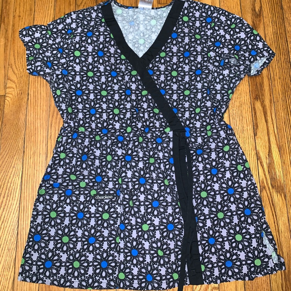 Women’s scrub top